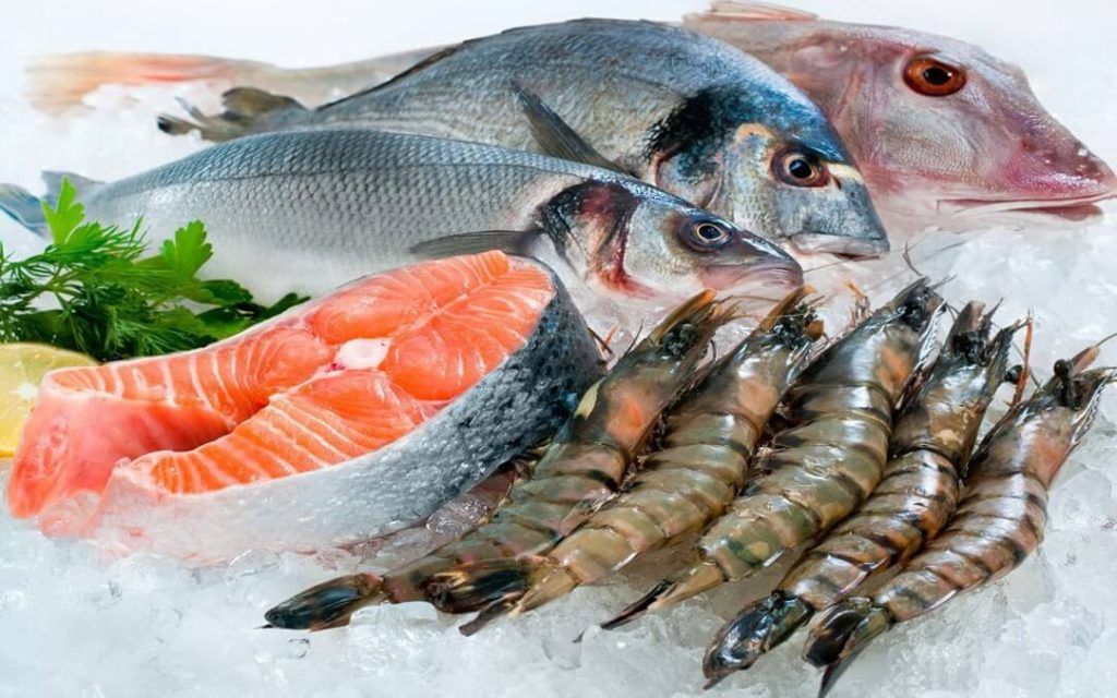 Ăn hải sản giảm cơn đau bụng kinh