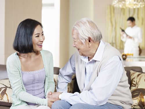 Những lưu ý khi chăm sóc người cao tuổi bạn nên biết