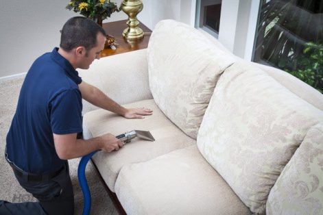 Những cách làm sạch ghế sofa vải tại nhà tốt nhất